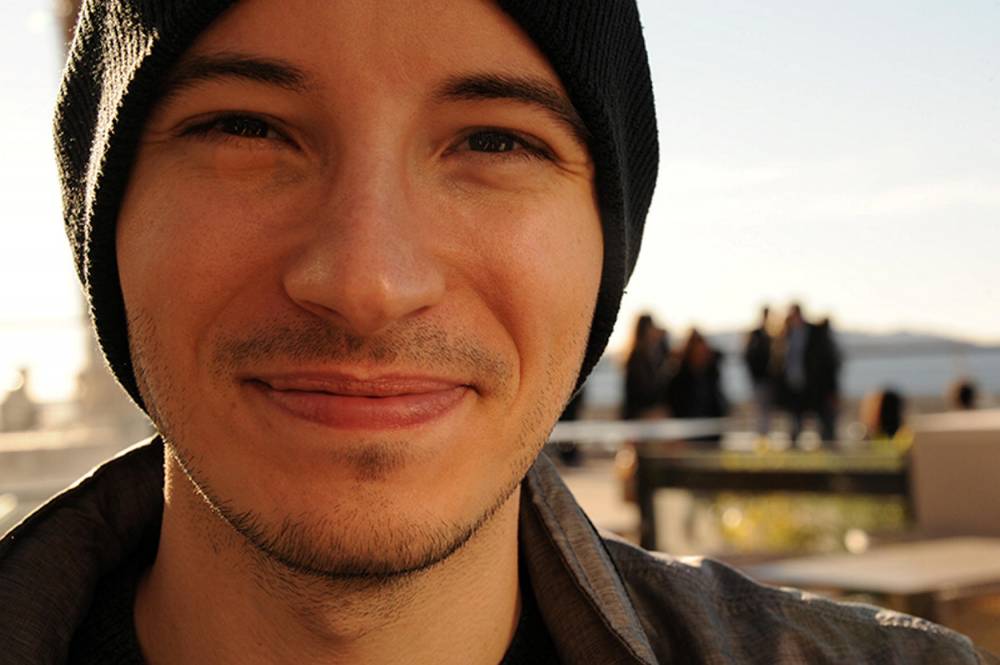 Ariel Holzl – Exploration de l’Héritage Narratif